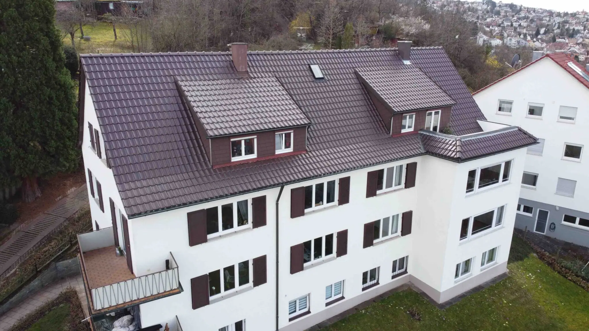 Komplette Dachsanierung inkl. Gauben: Mehrfamilienhaus in Stuttgart